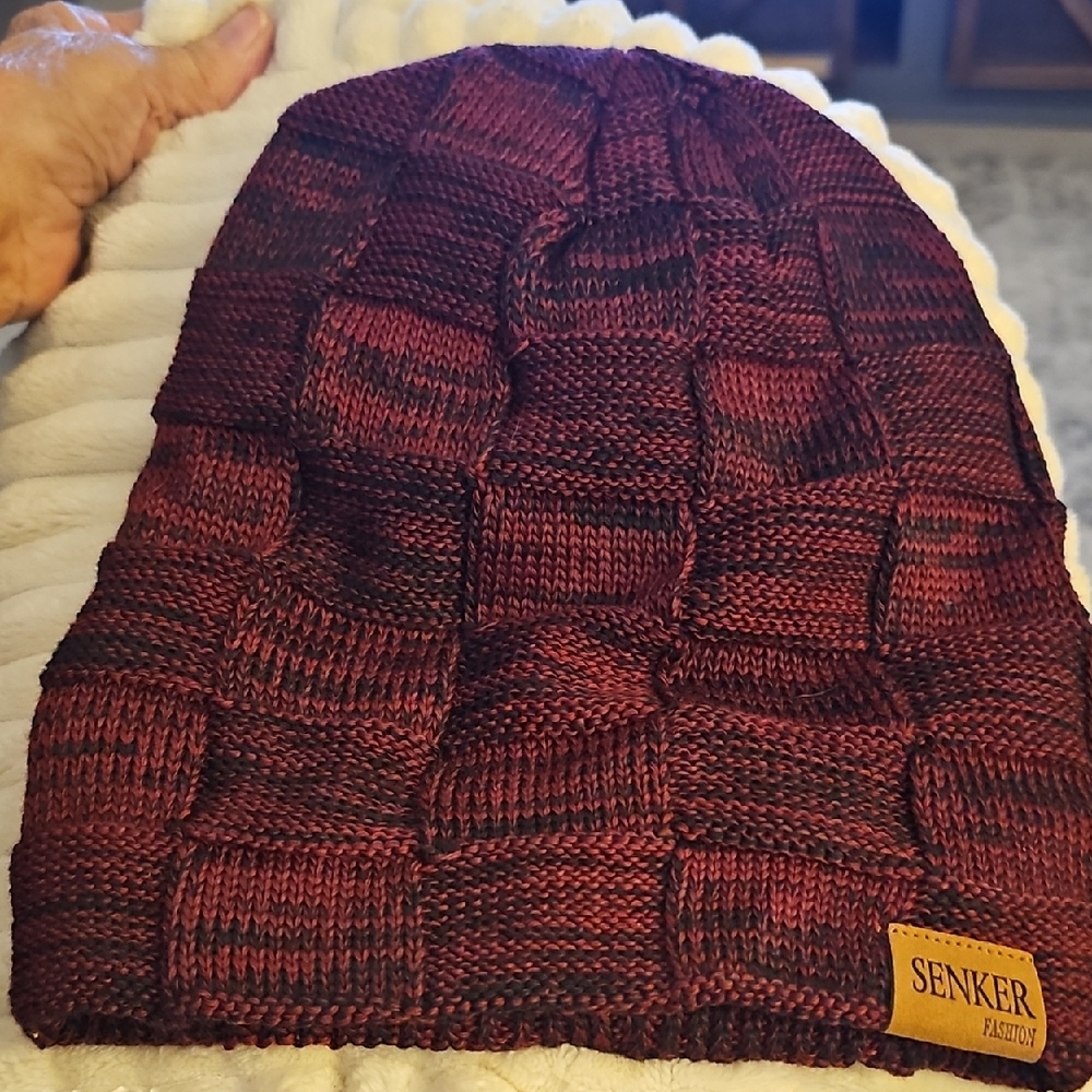 Senker Fashion Red Knit‎ Beanie,  Slouchie, NWOT. ONE SIZE. Faux Fur Lined.
